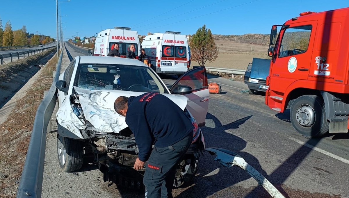 Çorum'da otomobiller çarpıştı: 3 yaralı