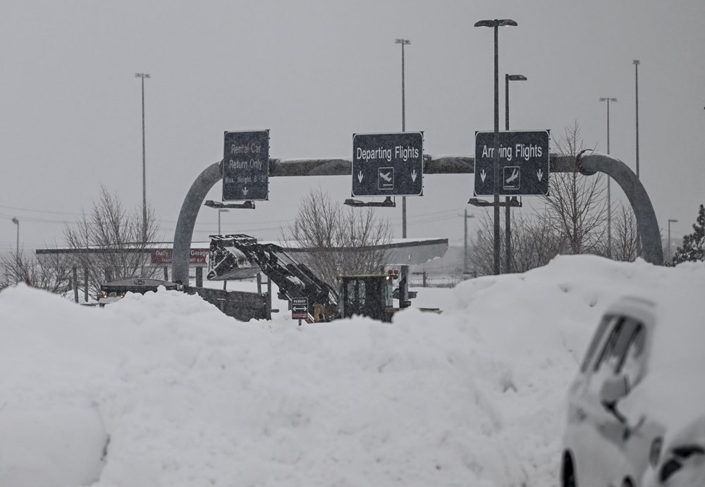 ABD'de hayat durdu: Kar fırtınası hava ve kara trafiğini felç etti - 8