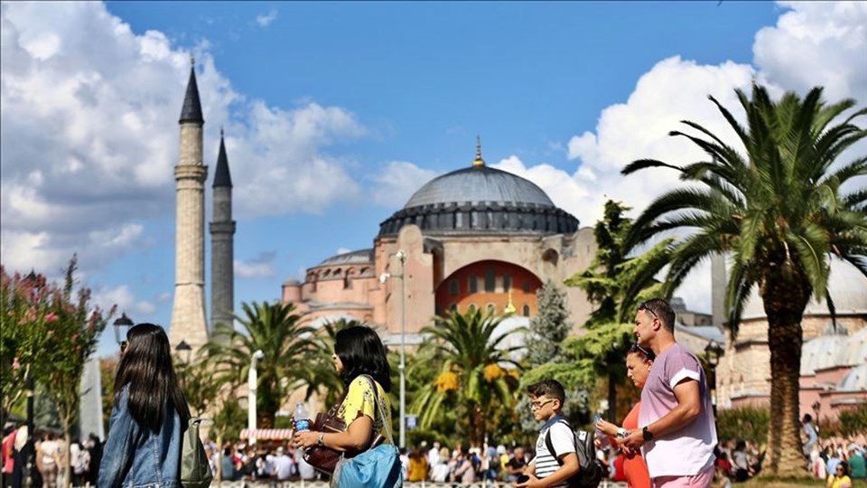 تركيا اليوم ارتفاع عدد السياح القادمين إلى إسطنبول في يونيو بنسبة 115 % ارتفاع عدد السياح القادمين إلى إسطنبول في يونيو بنسبة 115 %
