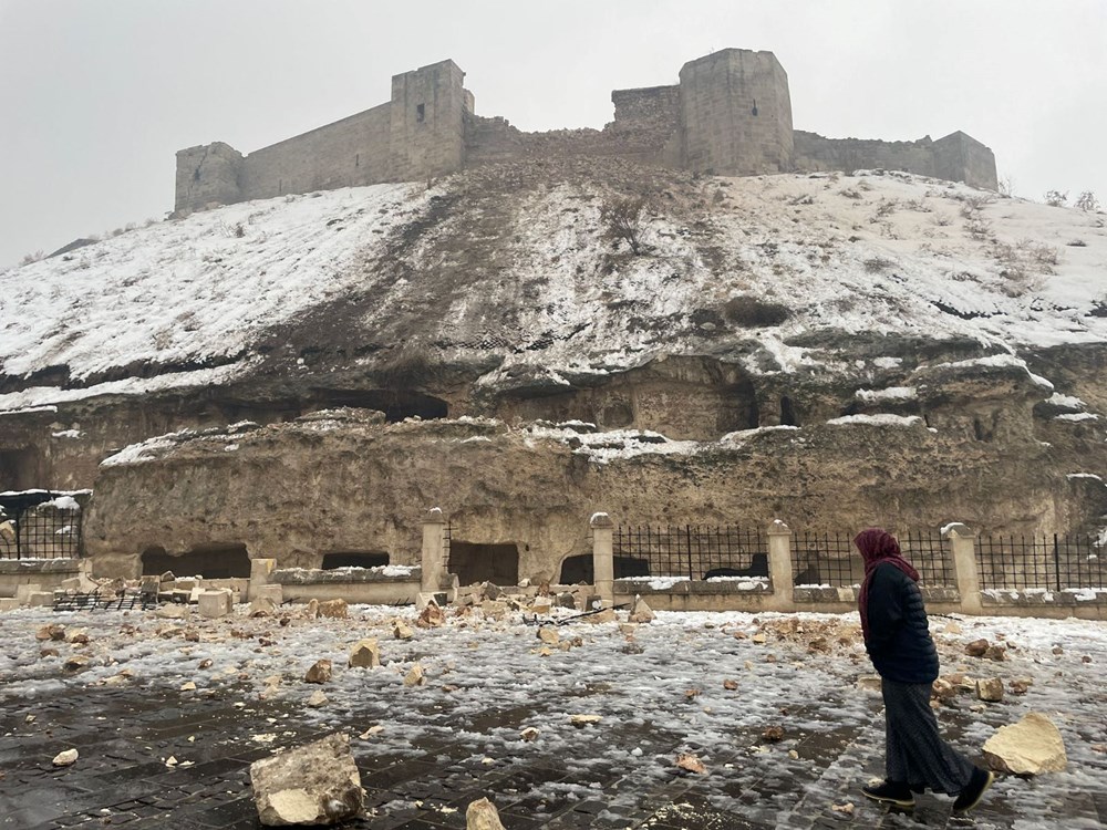 Depremde tarihi Gaziantep Kalesi de hasar gördü - 1