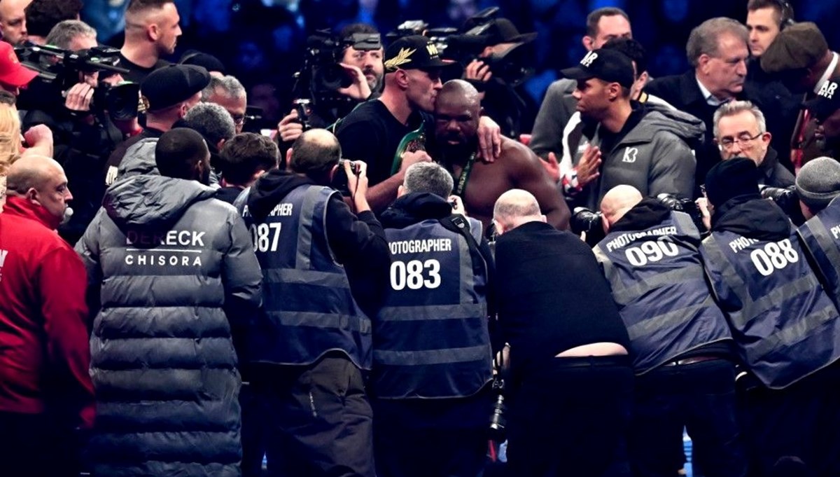 Yıldız boksörler Oleksandr Usyk ile Tyson Fury Suudi Arabistan'da karşılaşacak