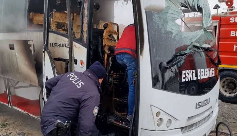25 öğrencinin bulunduğu servis midibüsünde yangın - 7