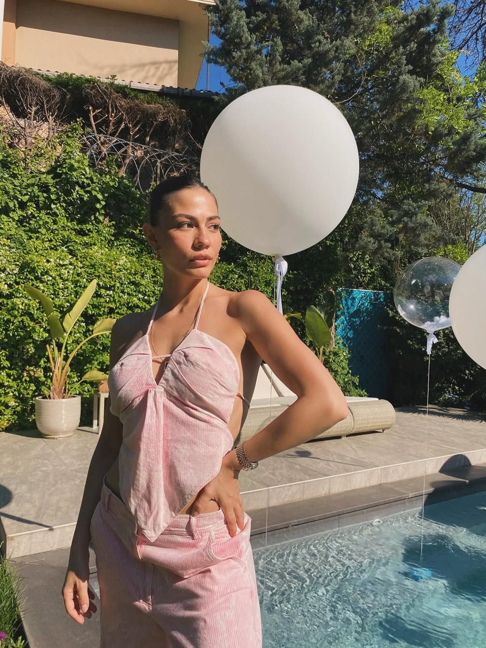 Demet Özdemir'den yeni kareler: Havuz başında poz verdi - 3