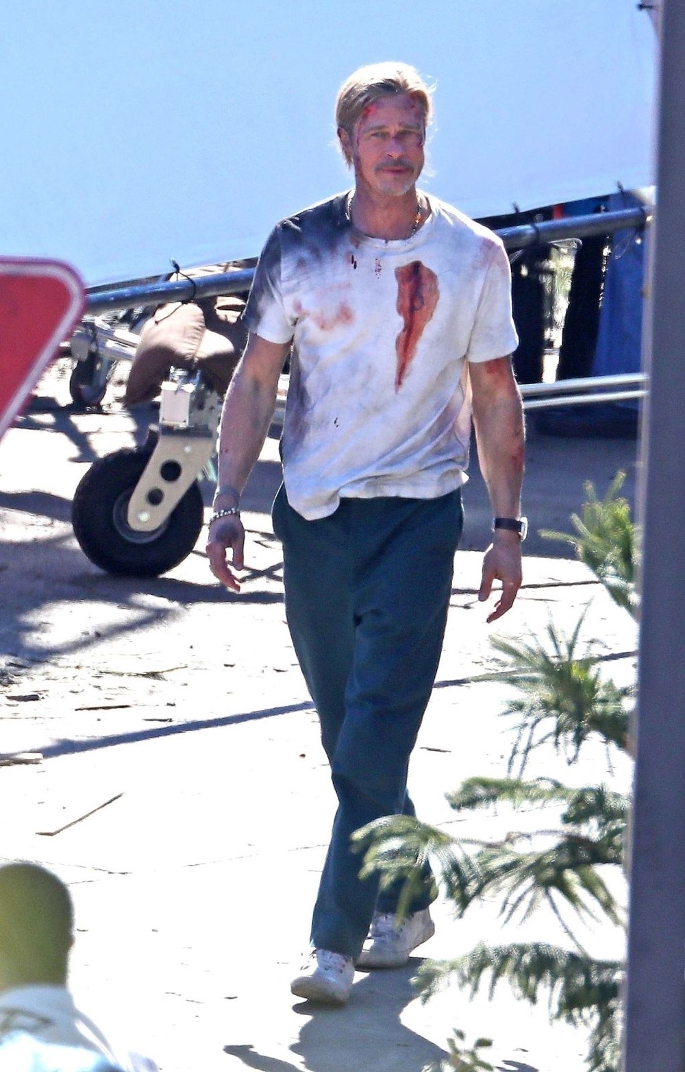 Brad Pitt Bullet Train filmi setinde kanlar içinde - 5