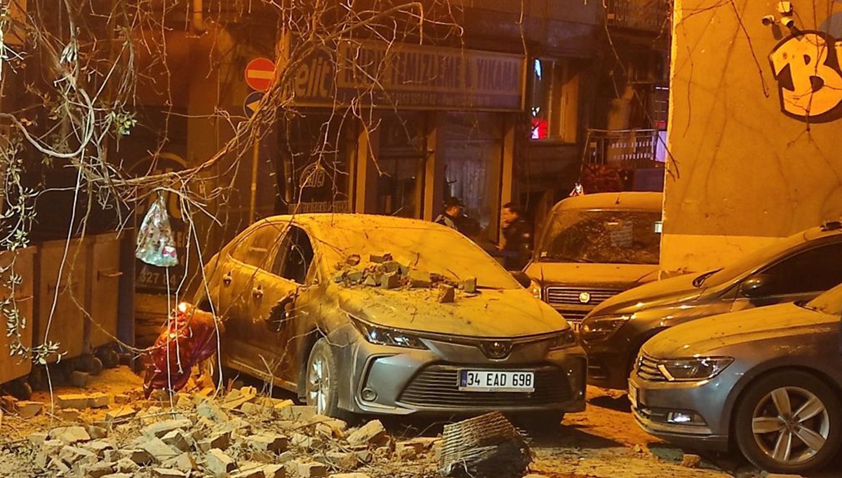 Beşiktaş'ta metruk binanın tavanı çöktü