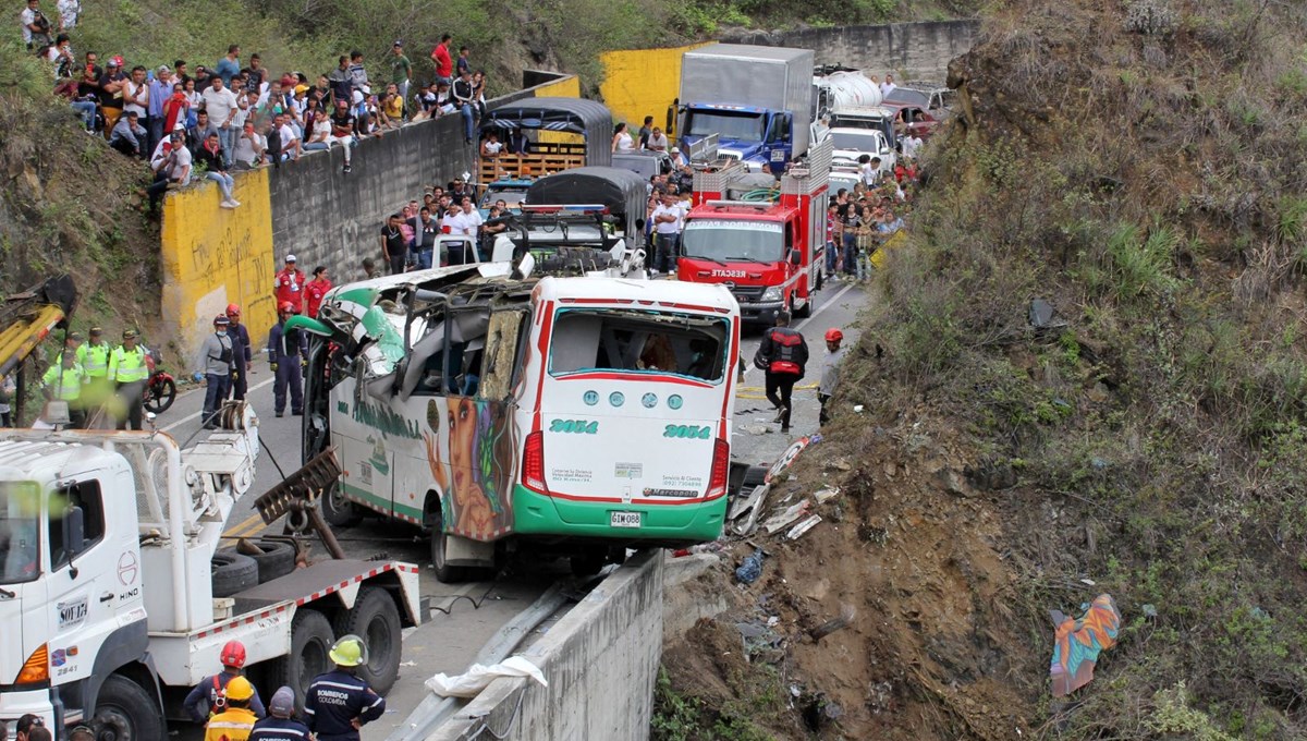 Kolombiya'da katliam gibi kaza: 20 ölü