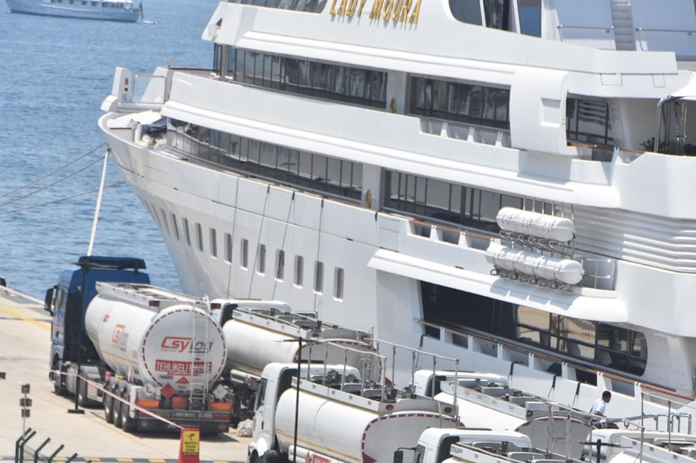 “Lady Moura”ya Bodrum’da 16 milyon liralık yakıt takviyesi |
(Güvertesinde kumsal, içinde tam donanımlı hastane var) - 5