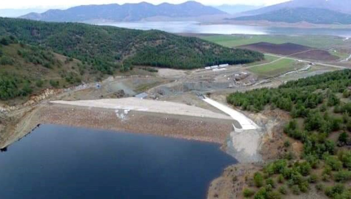 Gaziantep'te gölete giren iki kardeşten biri boğuldu Gaziantep'te gölete giren iki kardeşten biri boğuldu