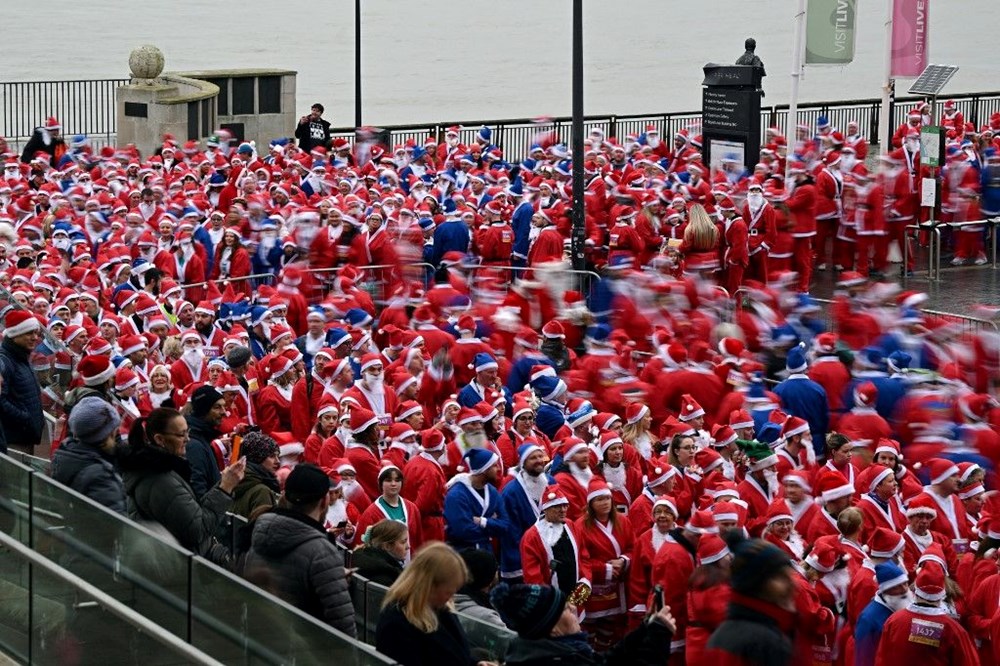 İngiltere'de binlerce Noel Baba koştu - 8