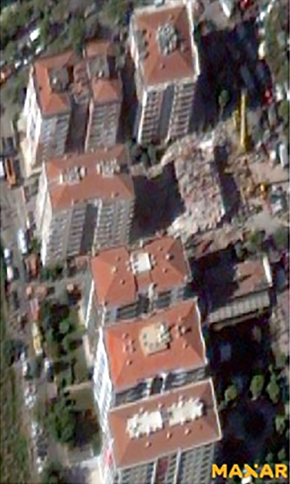 İzmir'deki yıkım uzaydan görüntülendi