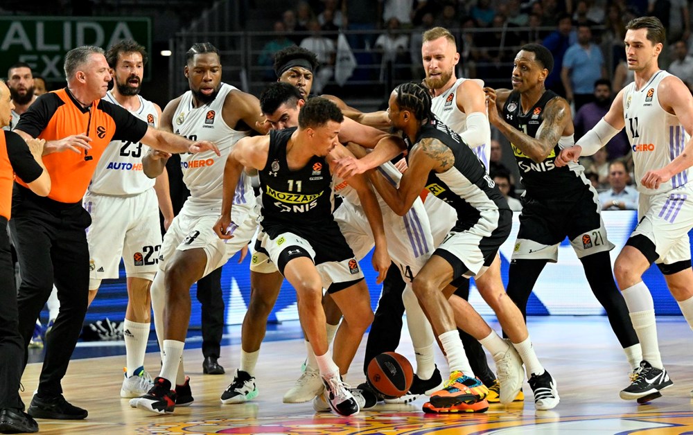 Madrid'de olaylı gece: Real Madrid-Partizan maçında yumruk yumruğa kavga - 23
