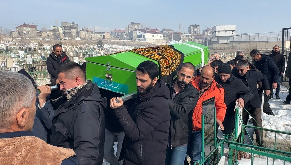 Elektrik akımına kapıldı, hayatını kaybetti: Genç kız toprağa verildi Elektrik akımına kapıldı, hayatını kaybetti: Genç kız toprağa verildi