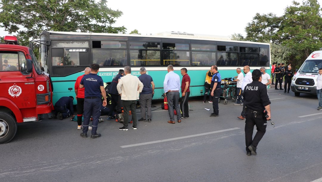 Halk otobüsünün altında kalan anne ve oğlu yaralandı