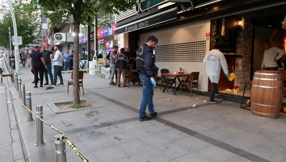 İstanbul'da kafeye silahlı saldırı: Yaralılar var İstanbul'da kafeye silahlı saldırı: Yaralılar var
