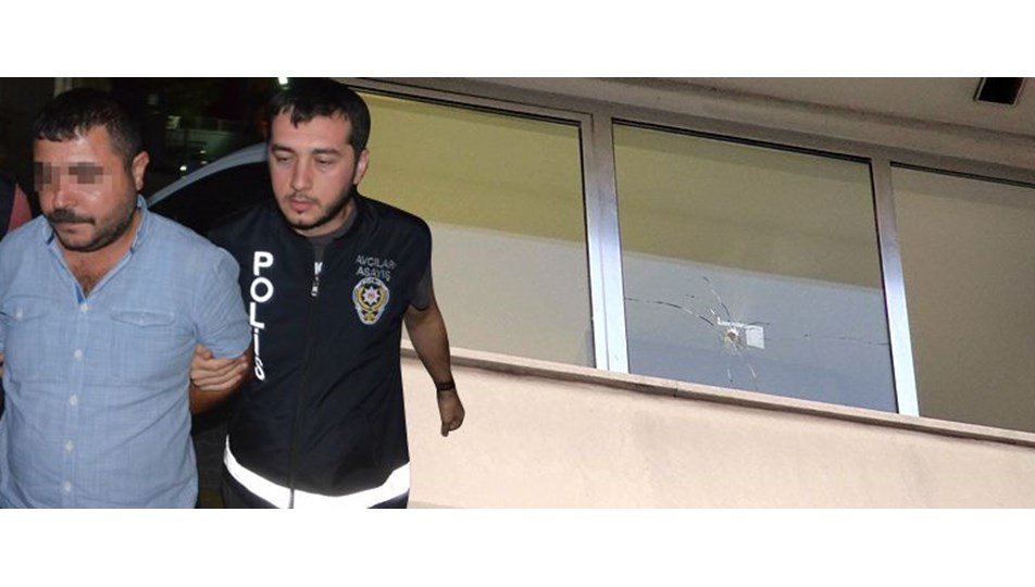 Bankaya ateş eden işportacı gözaltına alındı
