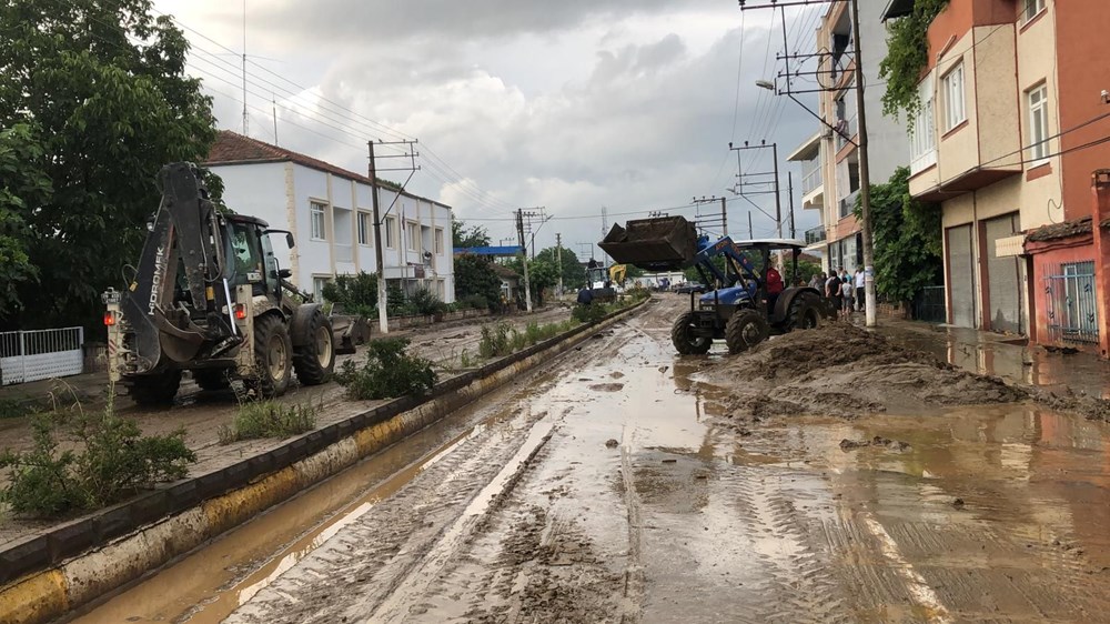 Sağanak yağış birçok ilde hayatı felç etti: Cadde ve sokaklar göle döndü, hastaneyi su bastı - 20