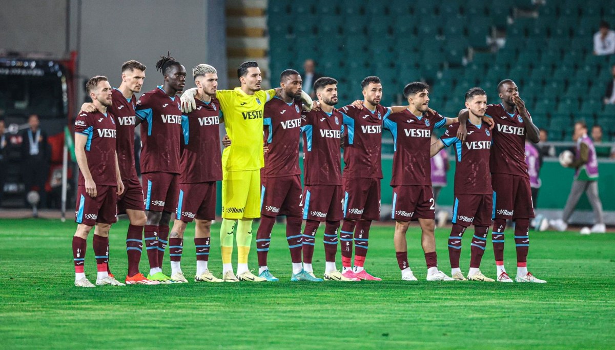 Trabzonsporlu futbolculardan protestospor Trabzonsporlu futbolculardan protestospor