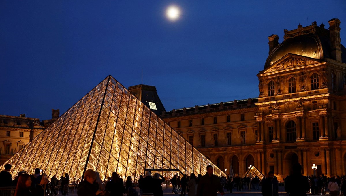 Louvre soyguncuları hakim karşısında