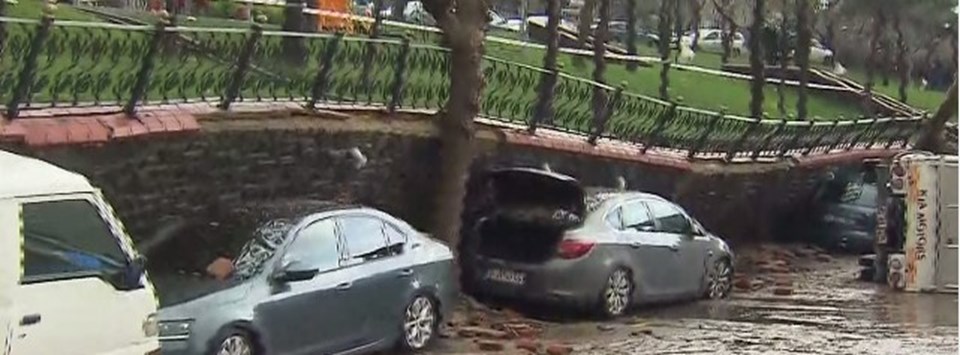 İstanbul'da kuvvetli yağış hayatı olumsuz etkiliyor - 2