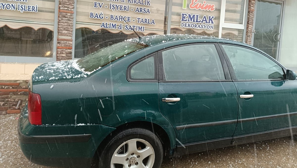 Adana'da sağanak ve dolu, hayatı olumsuz etkiledi