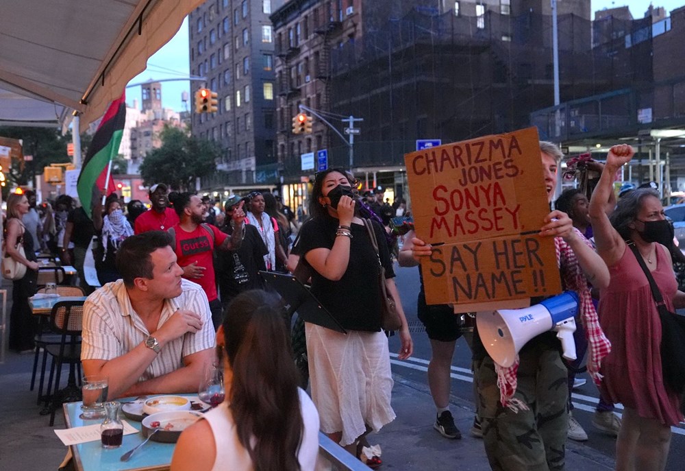 Polis tarafından öldürülen Sonya Massey için adalet! Binlerce kişi New York sokaklarında yürüdü - 6