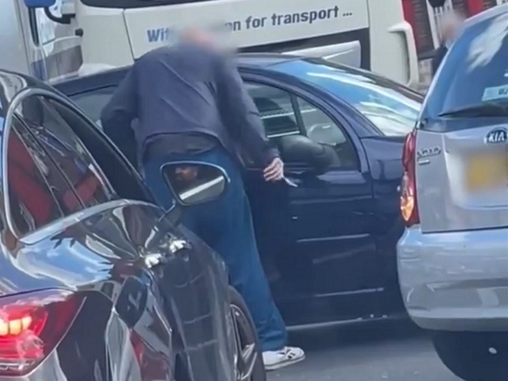 İngiltere'de petrol krizi devam ediyor: Sürücüler arasında bıçaklı kavga - 4