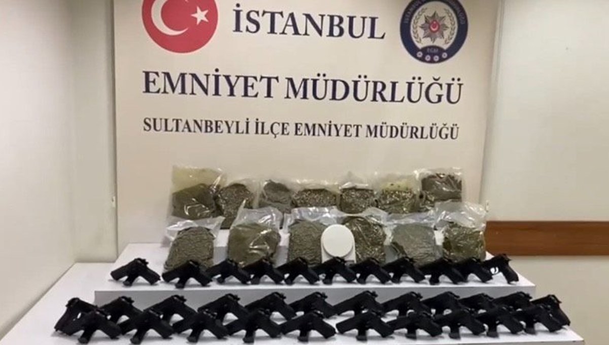 Sultanbeyli'de uyuşturucu operasyonu: 12 kilo bonzai ele geçirildi Sultanbeyli'de uyuşturucu operasyonu: 12 kilo bonzai ele geçirildi