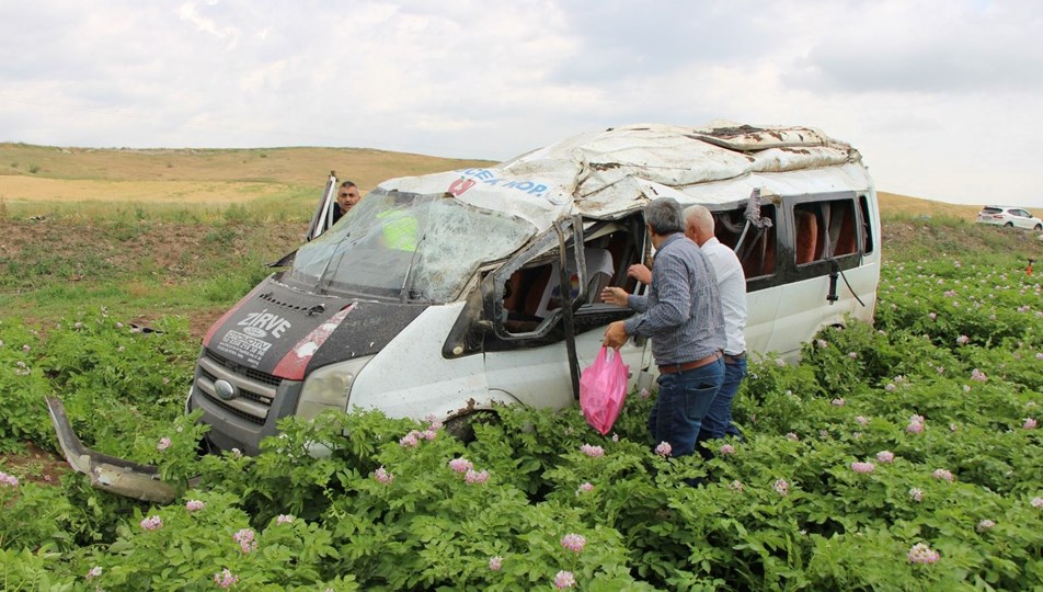 Amasya'da yolcu minibüsü takla attı: 1 can kaybı, 4 yaralı