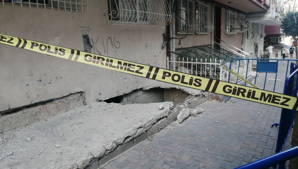 Güngören'de binayla kaldırım arasındaki beton çöktü: 2 yaralı