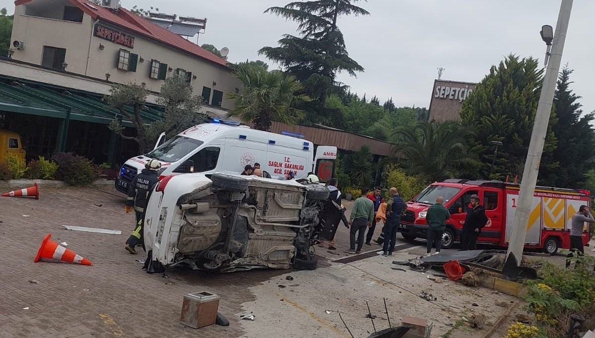 Cip, otomobile çarptı: Araçtan savrulan kadın hayatını kaybetti Cip, otomobile çarptı: Araçtan savrulan kadın hayatını kaybetti