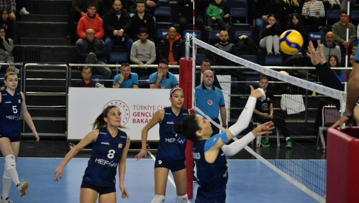 Sakarya Voleybol, set vermeden kazandı Sakarya Voleybol, set vermeden kazandı