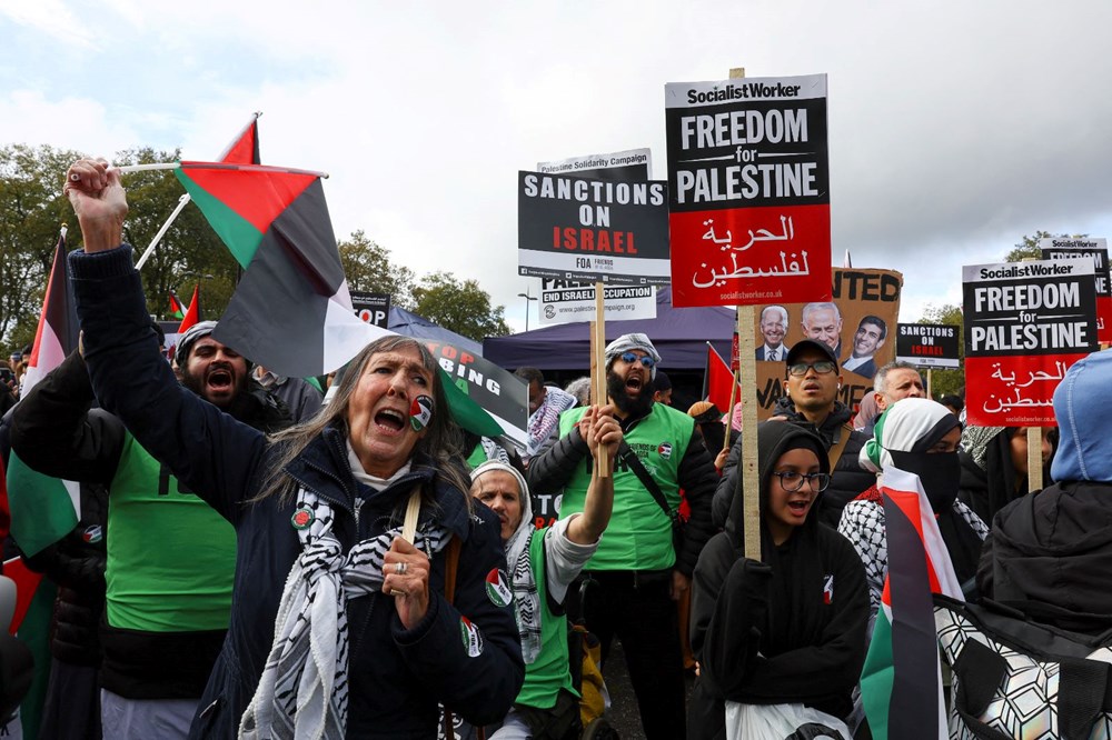 İngiltere'de Filistin ile dayanışma yürüyüşü: Binlerce kişi savaşın sona ermesi çağrısı yaptı - 4