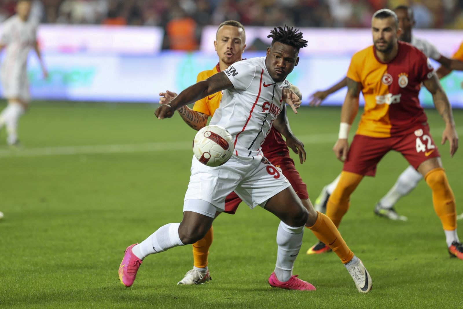 Galatasaray, Gaziantep FK Deplasmanında Farklı Kazandı - Son Dakika ...