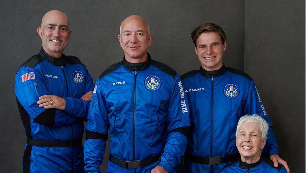 Dünyanın en zengin insanı Jeff Bezos uzaya gidiyor