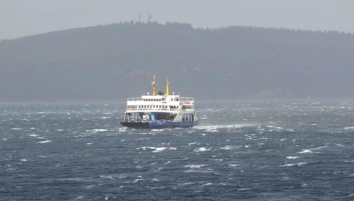 Ege Denizi'nde fırtına uyarısı: Bazı feribot seferleri iptal edildi