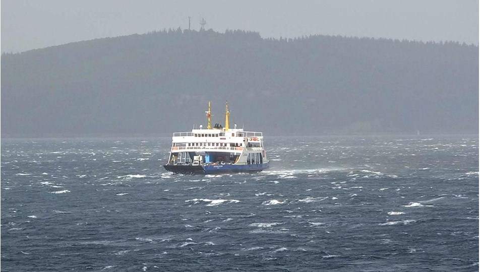 Ege Denizi'nde fırtına uyarısı: Bazı feribot seferleri iptal edildi