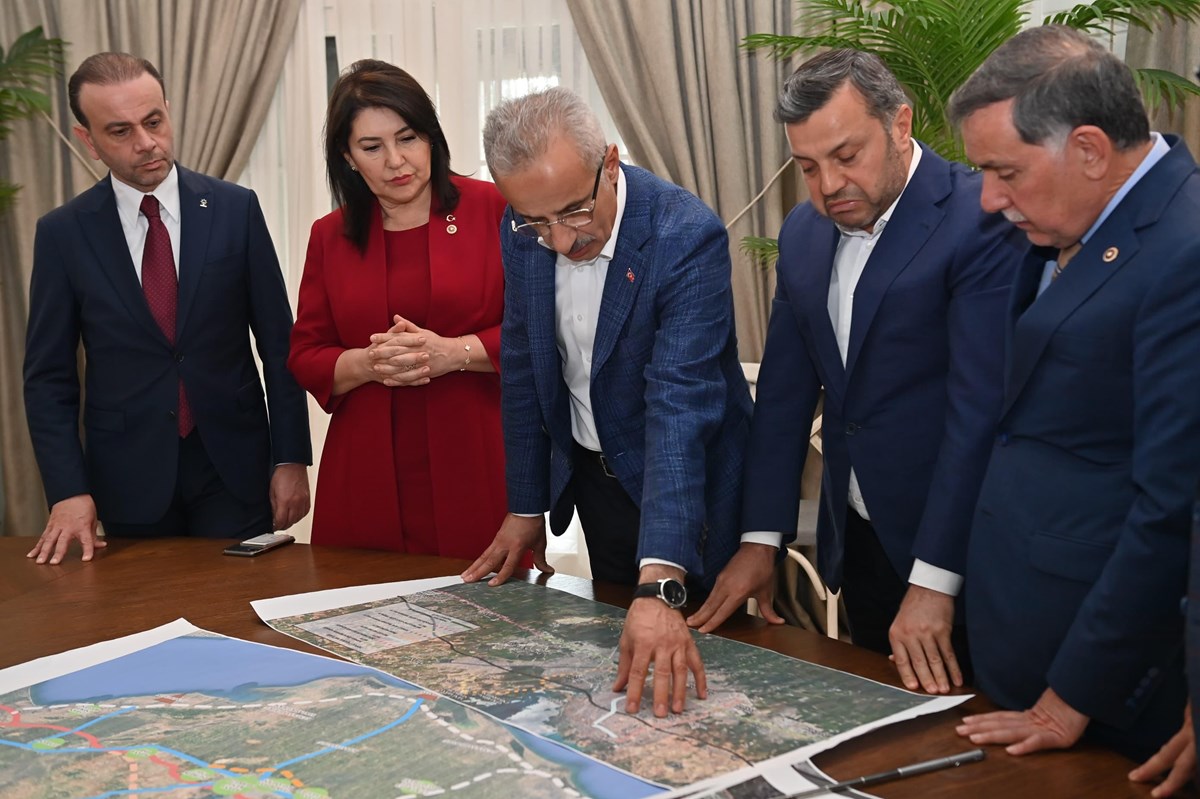 Bakan Uraloğlu, Adana'da planlanan ulaşım projelerini değerlendirdi