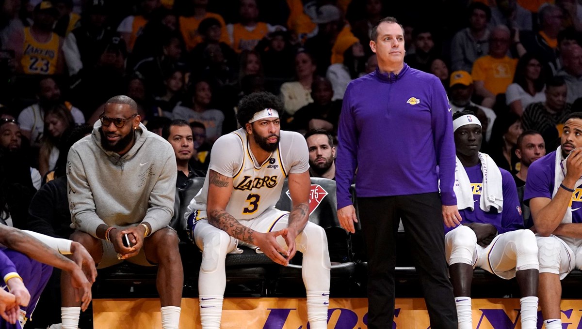 Lakers'ta fatura Vogel'a kesildi Lakers'ta fatura Vogel'a kesildi
