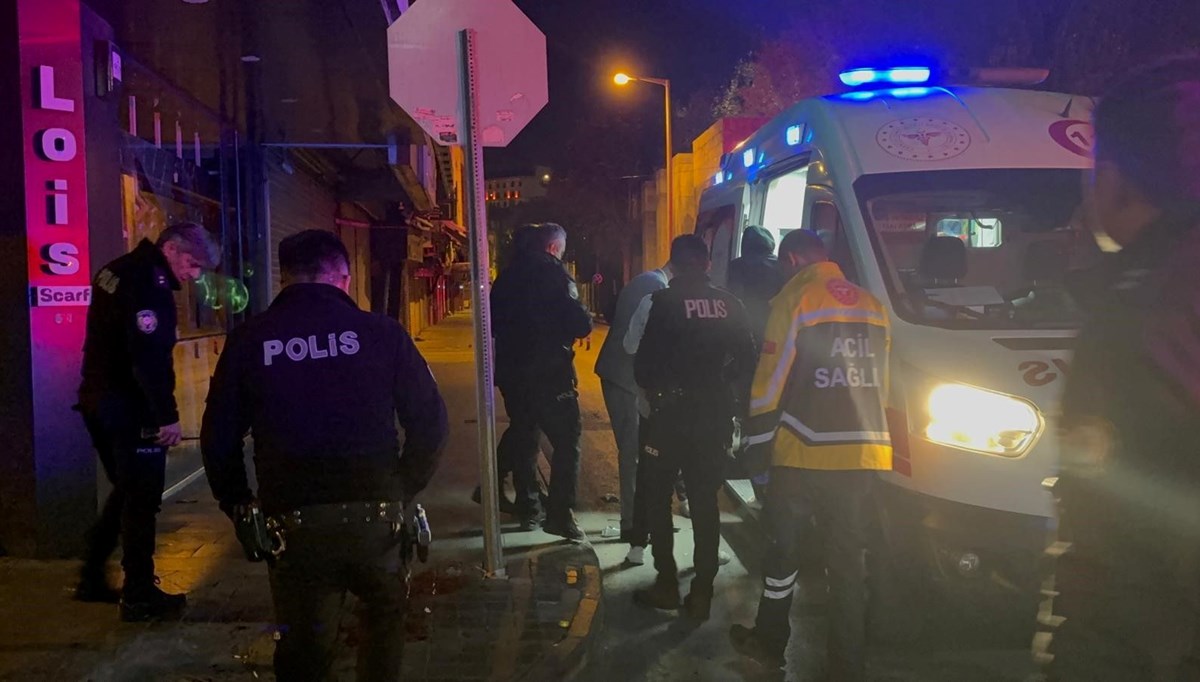 Gece kulübünde kavga: Baba oğul yaralandı Gece kulübünde kavga: Baba oğul yaralandı