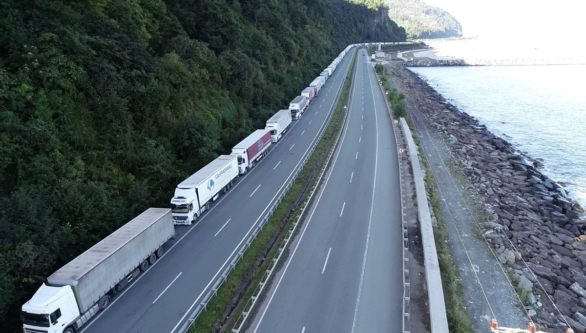 Sarp Sınır Kapısı'nda yeniden 29 kilometrelik TIR kuyruğu