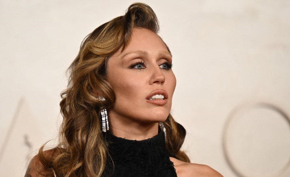 Miley Cyrus'tan uyuşturucu itirafı: Yıllar sonra anlattı - 1