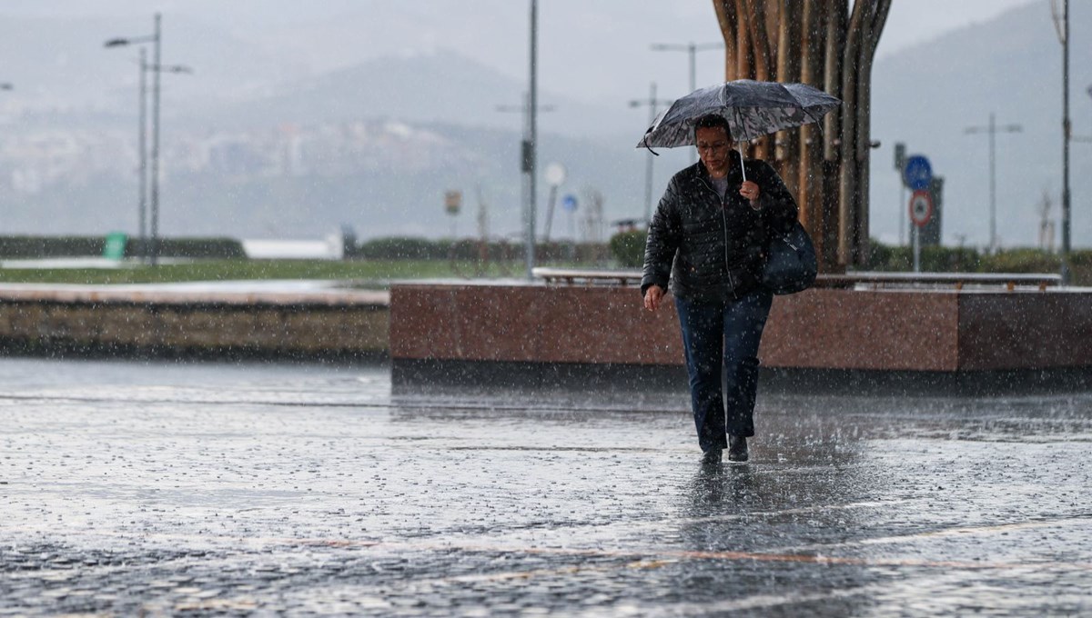 Dikkat! Kuvvetli sağanak geliyor! İki il için sarı, bir il için turuncu kodlu uyarı