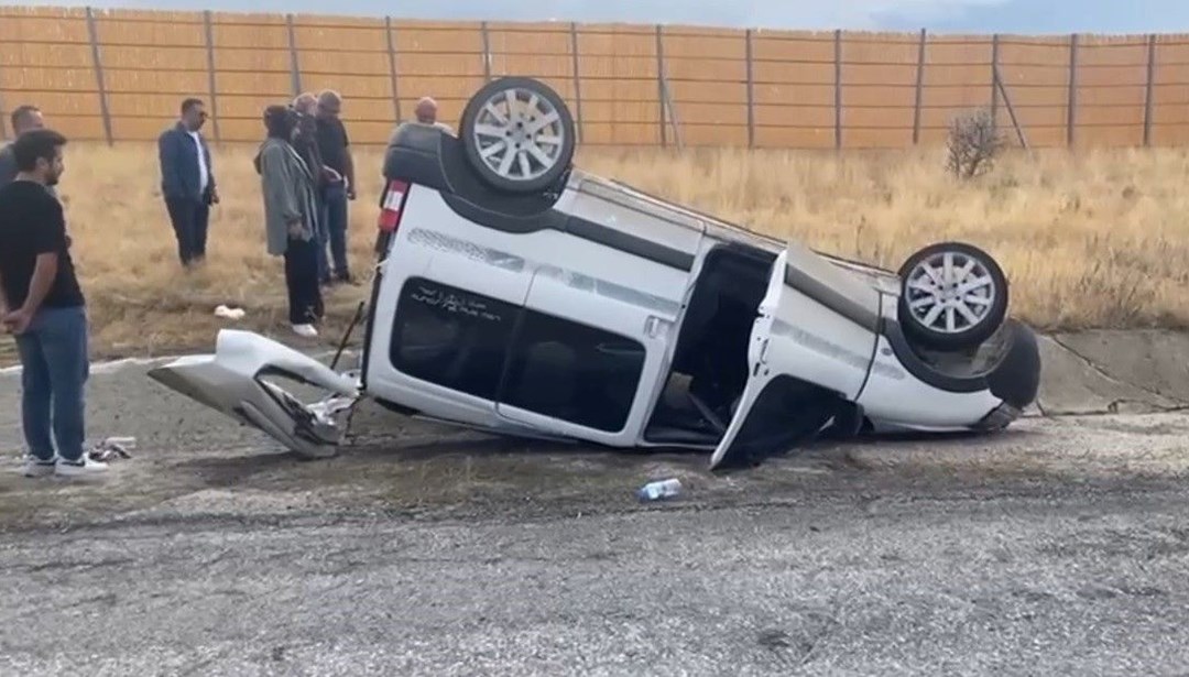 Erzincan'da araç takla attı: 4 yaralı