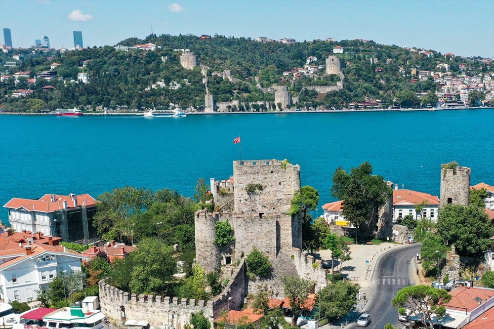 meydan okuyan denize nazir kaleleri