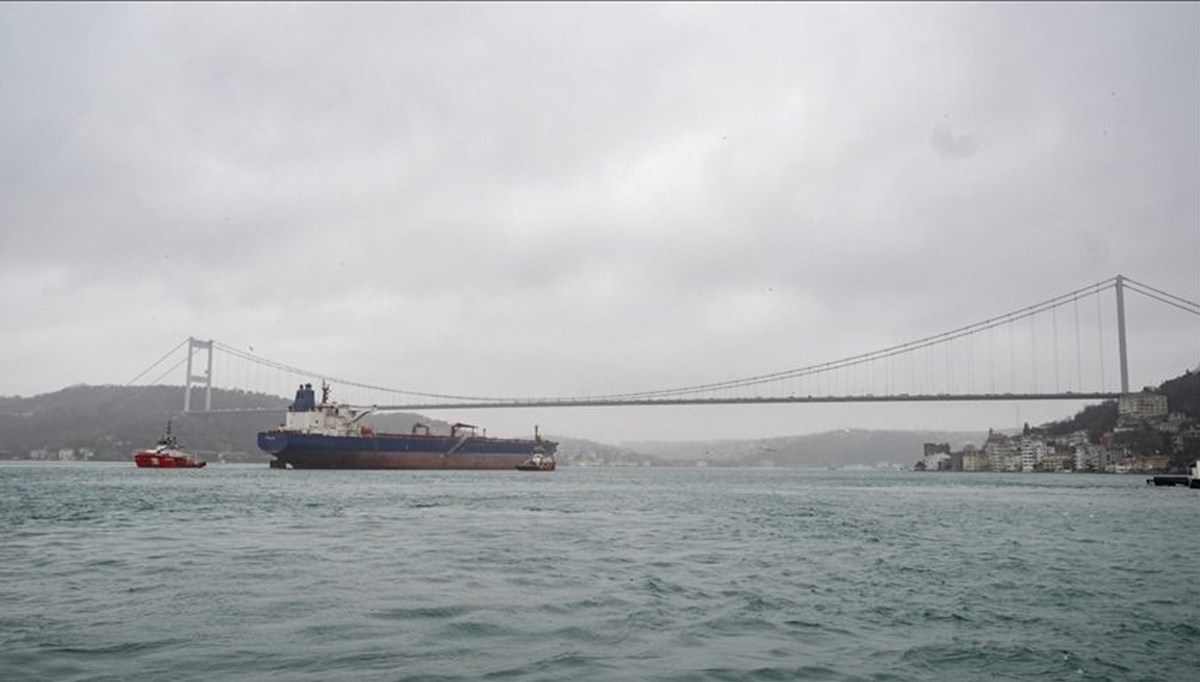 İstanbul Boğazı'nda gemi trafiği çift yönlü kapatıldı İstanbul Boğazı'nda gemi trafiği çift yönlü kapatıldı