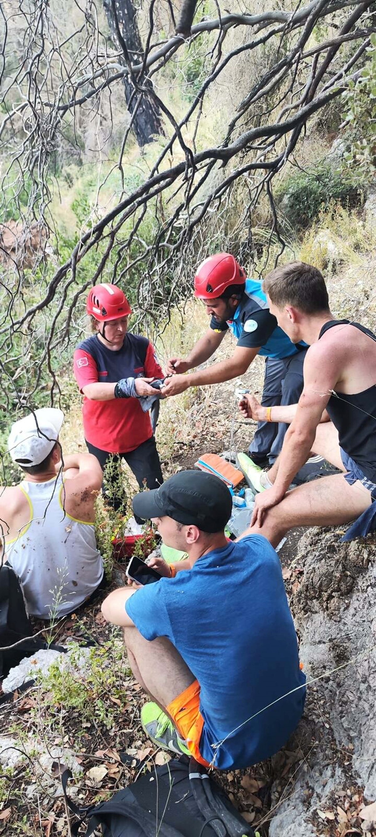 Marmaris’te mahsur kalan Rus turistler 4 saat sonra kurtarıldı