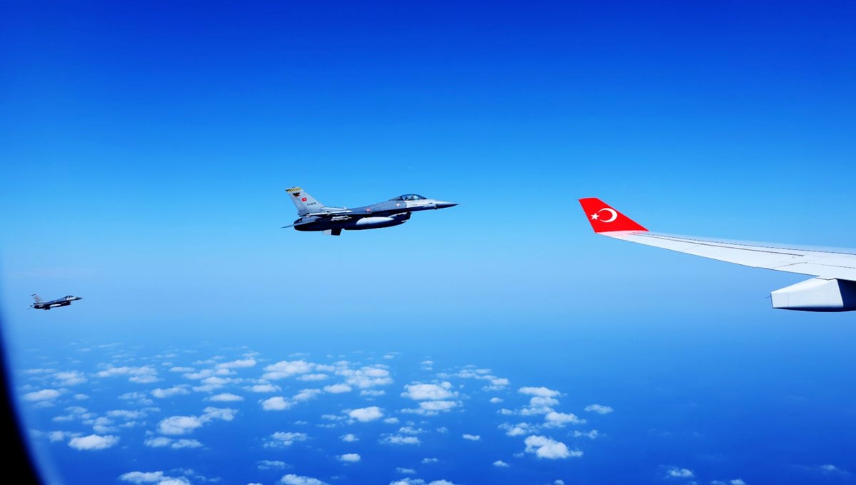 Erdoğan'ın uçağına F-16'lar eşlik etti Erdoğan'ın uçağına F-16'lar eşlik etti