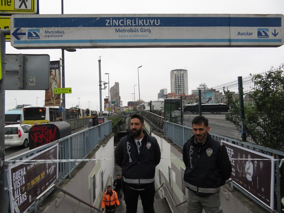 İstanbul'da toplu taşımaya kısıtlama getirildi | İşe gitmek isteyenler kapalı metrobüslerle karşılaştı - 1