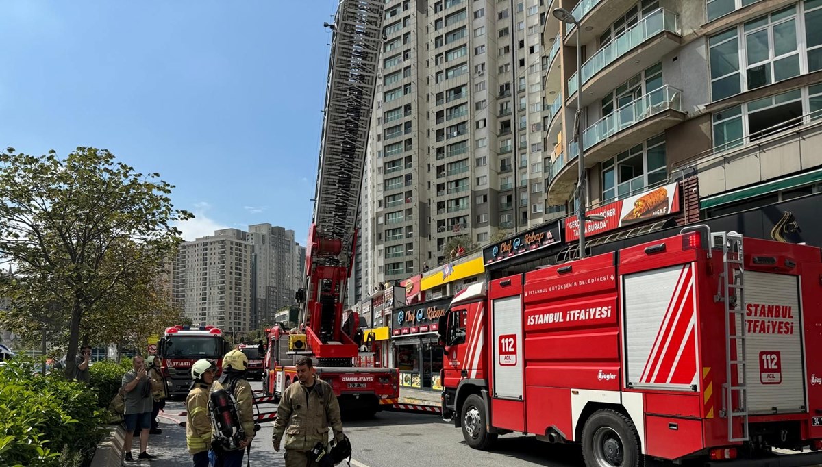 İstanbul'da 33 katlı binada yangın İstanbul'da 33 katlı binada yangın