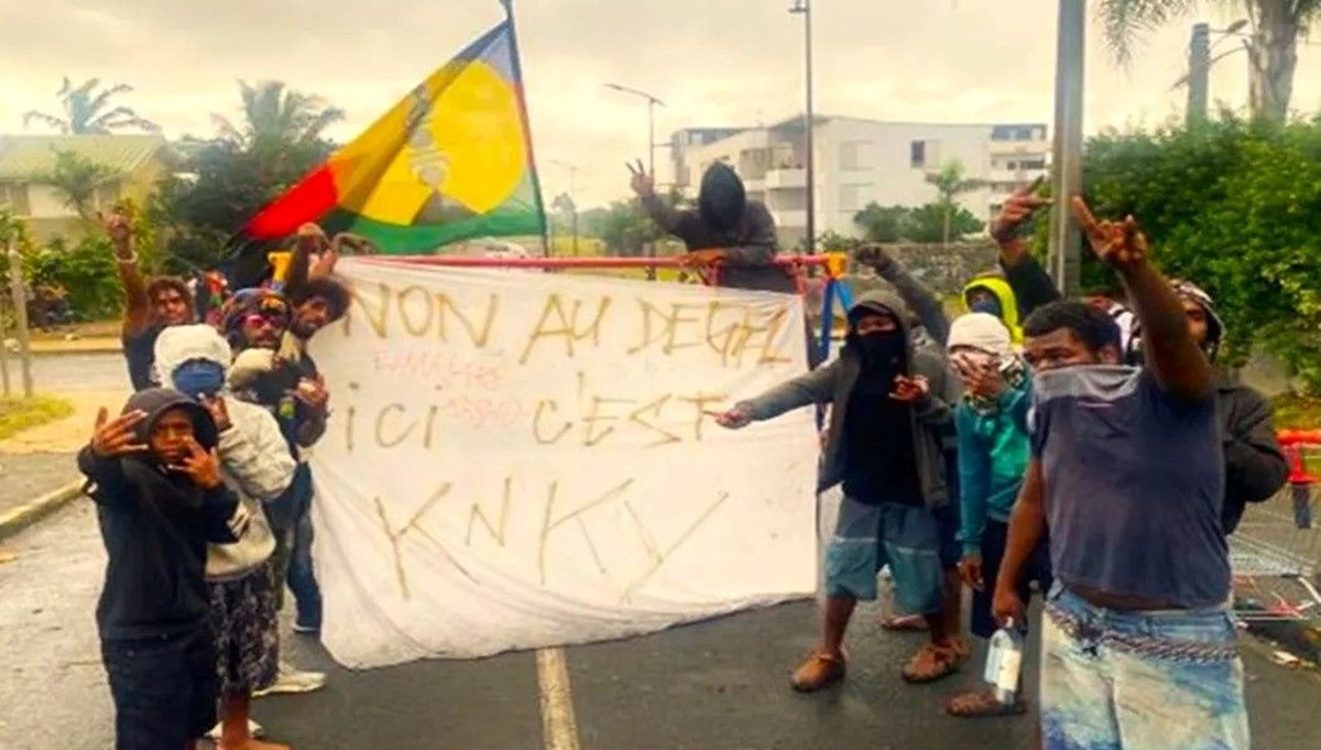 Yeni Kaledonya'da sular ısınıyor